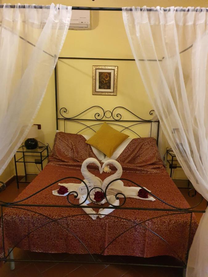 Window To The Tower Bed & Breakfast Pisa Oda fotoğraf
